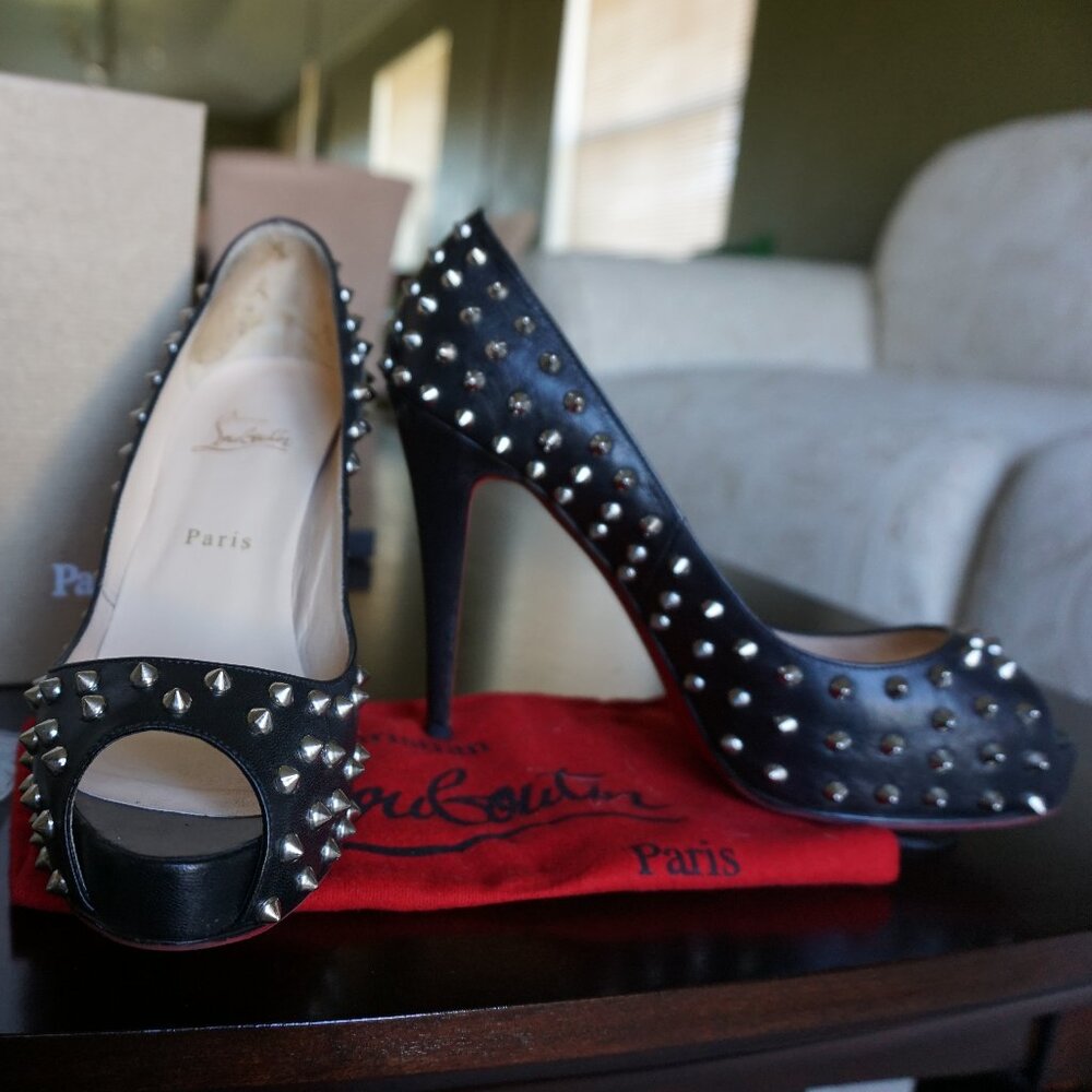AUTHENTIC Christian Louboutin Very Prive Spikes 120 Black
